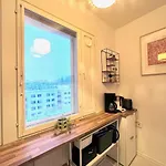 Cozy Next To Metro & Mall Διαμέρισμα Εσπού