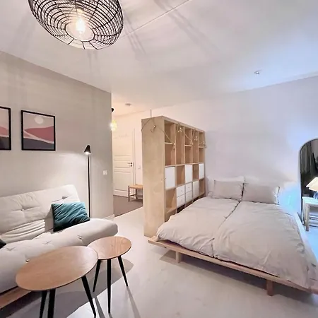 Cozy Next To Metro & Mall Apartment