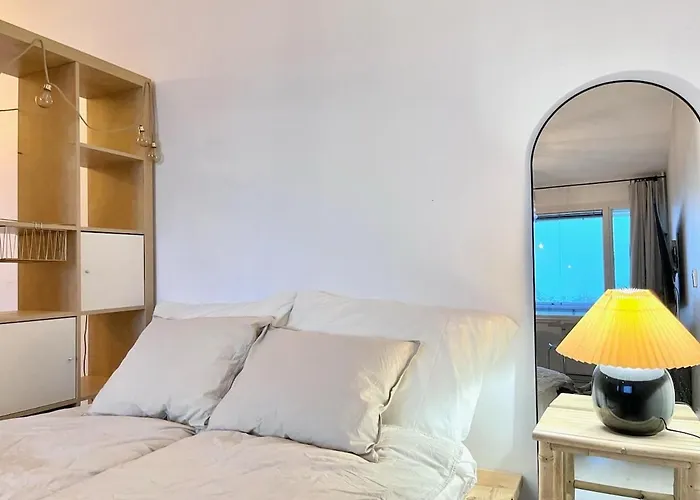 Cozy Next To Metro & Mall