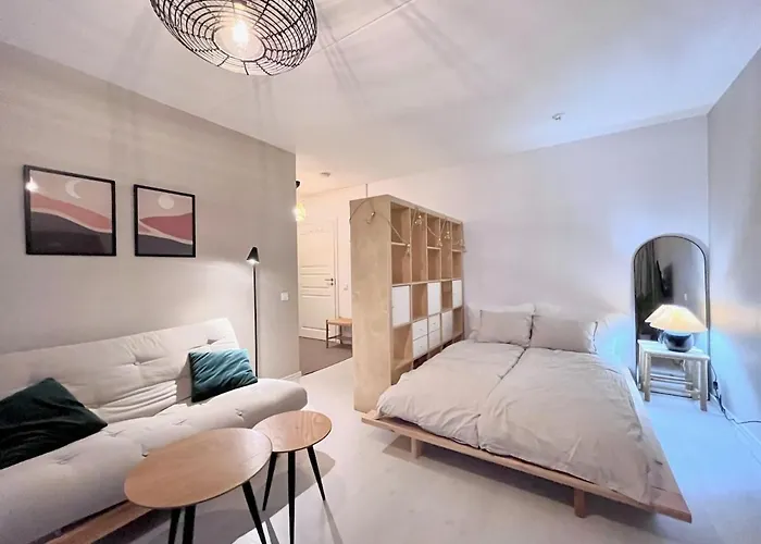 Cozy Next To Metro & Mall Apartment